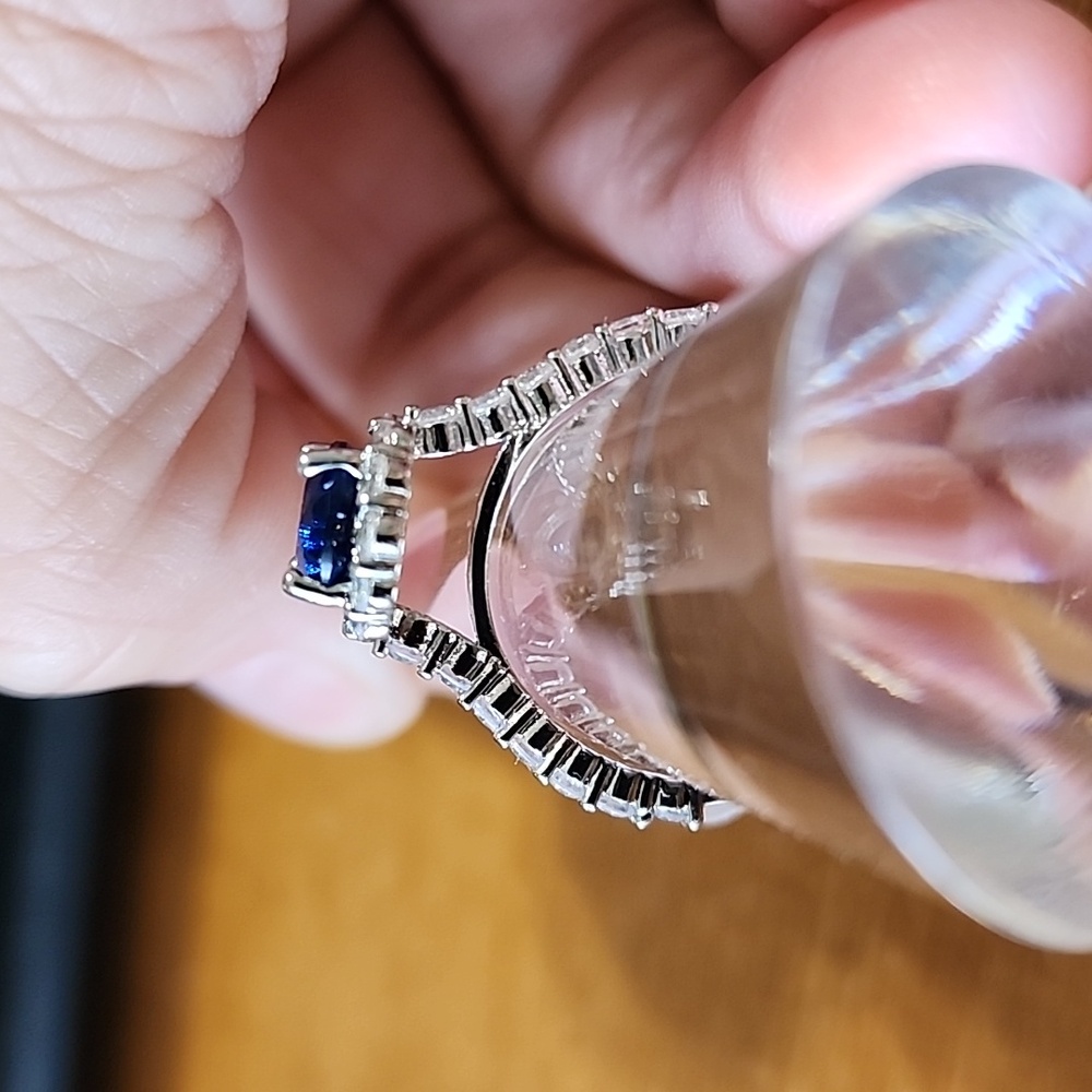 Sapphire blue cubic zirconia - Picture 2 of 6